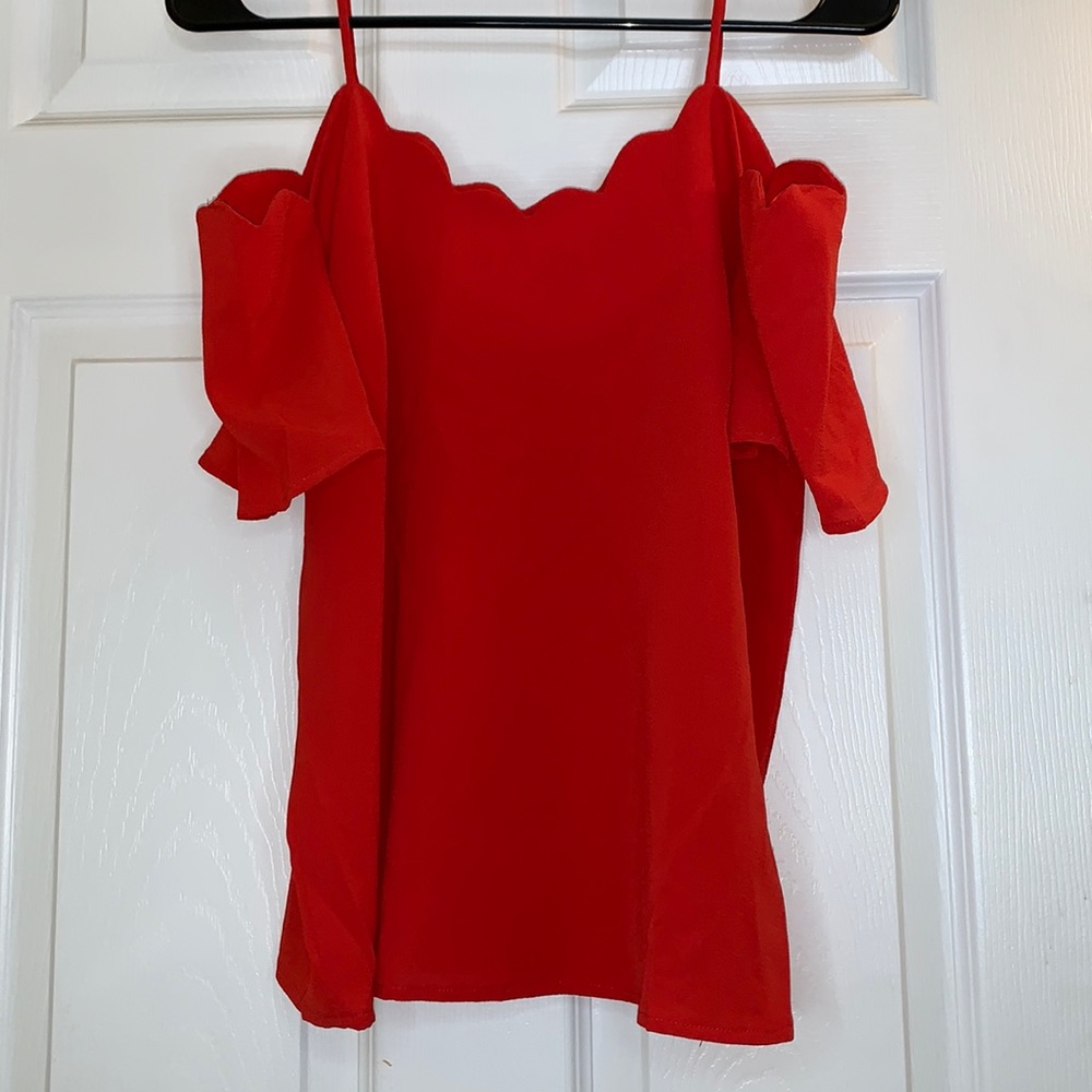 Monteau Los Angeles / Red scalloped top